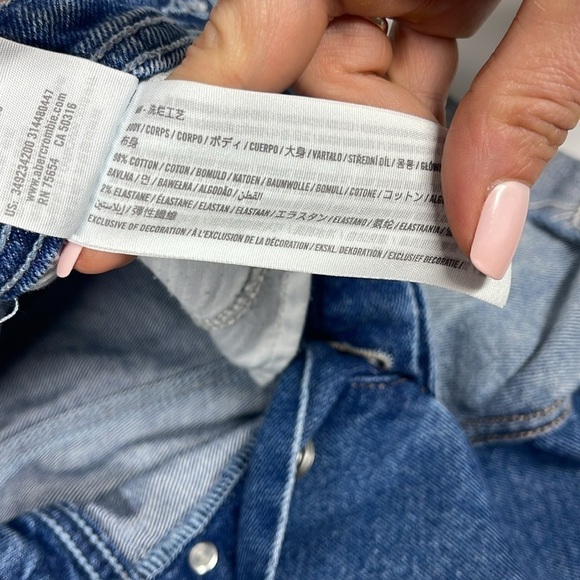 Hollister Ultra High Rise Mom Short 3" Two Toned Button Fly Size 25 - Picture 5 of 8